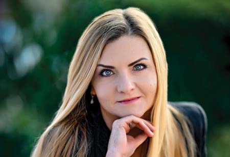 Behind The Scenes: The Unsung Heroes Of Beauty - The Triumphs And Challenges Of Contract Manufacturing In The Cosmetics Industry